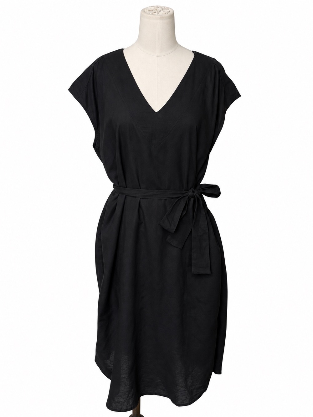 Splendid Collection Black V-Neck Belted Midi Dress Size M